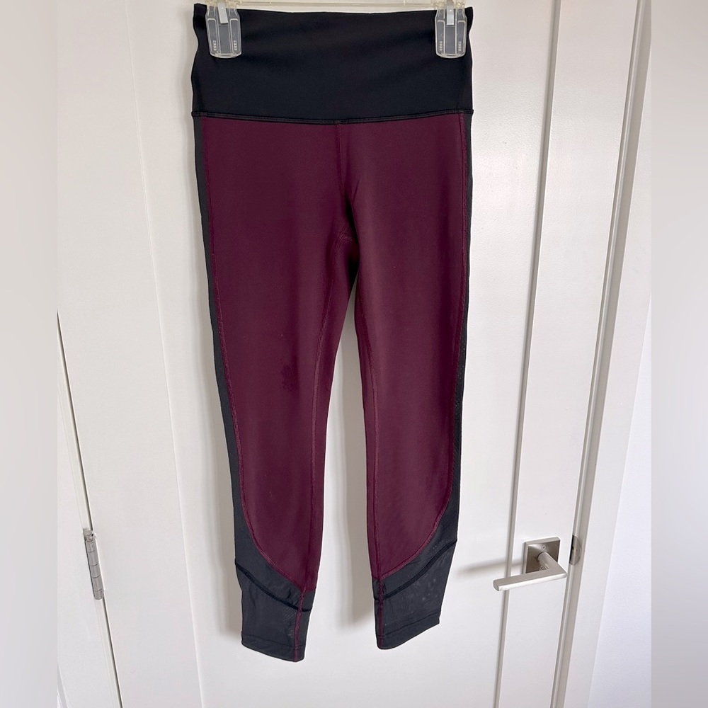 Lululemon 3/4 training tights two tone, Size 4